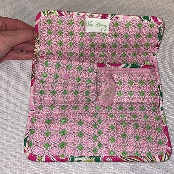 Vera Bradley women’s wallet retired pinwheel pink sleek pattern fabric - Picture 2 of 4